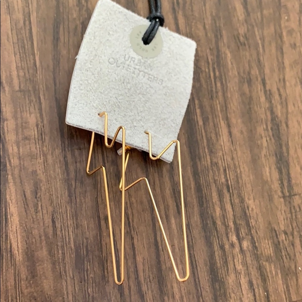 Urban essential geometric hoop earring